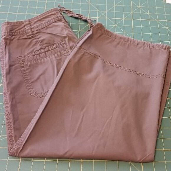 Merona Khaki Capris - Picture 4 of 5
